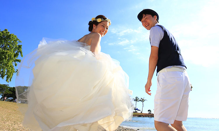 ビーチフォトプラン 二人だけのパーティー付き ハワイで結婚式 ウェディングするならロイヤルカイラ